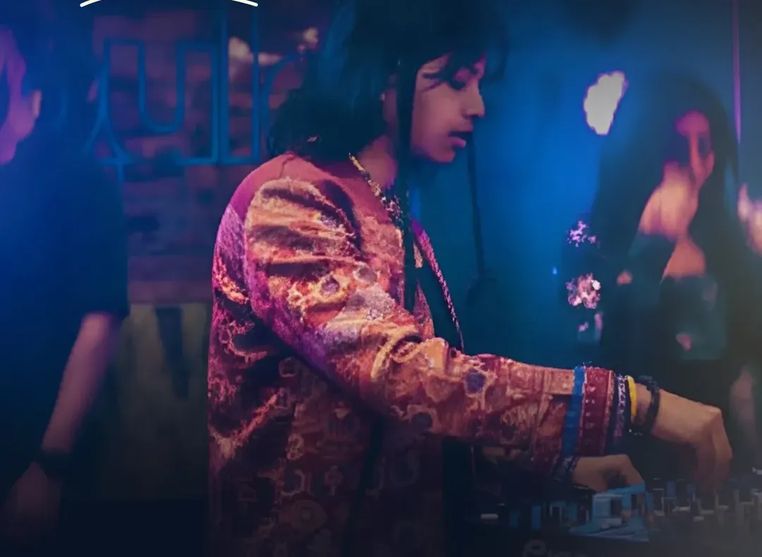 Performing Live at Winter Wonderland, Arong